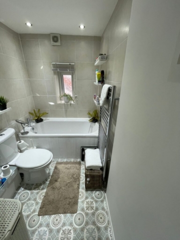 Bathroom of a 2 bedroom property available to rent with The Lettings Cloud located on Spring Gardens Terrace, Padiham